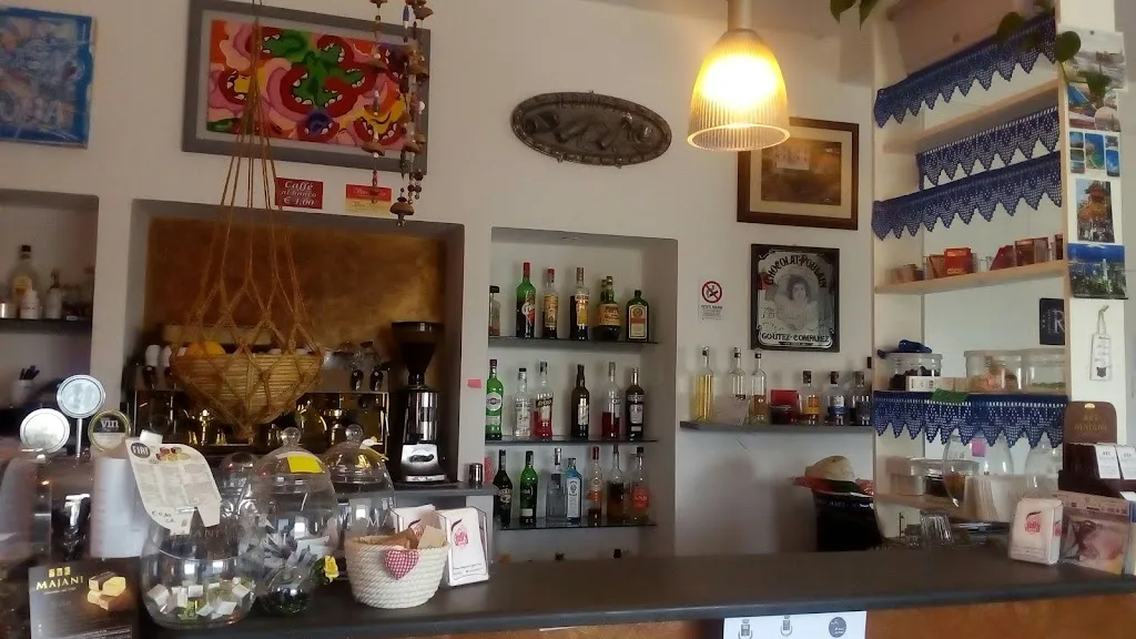 Bar La Colombiera restaurant in Pietrabruna