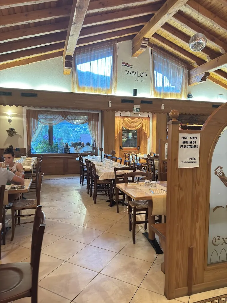 Avalon restaurant in Jovencan