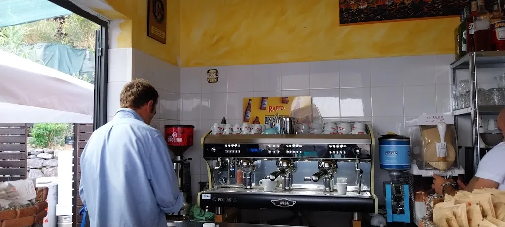 Giacomo Conti_Gabbiano Beach_Portovenere_review