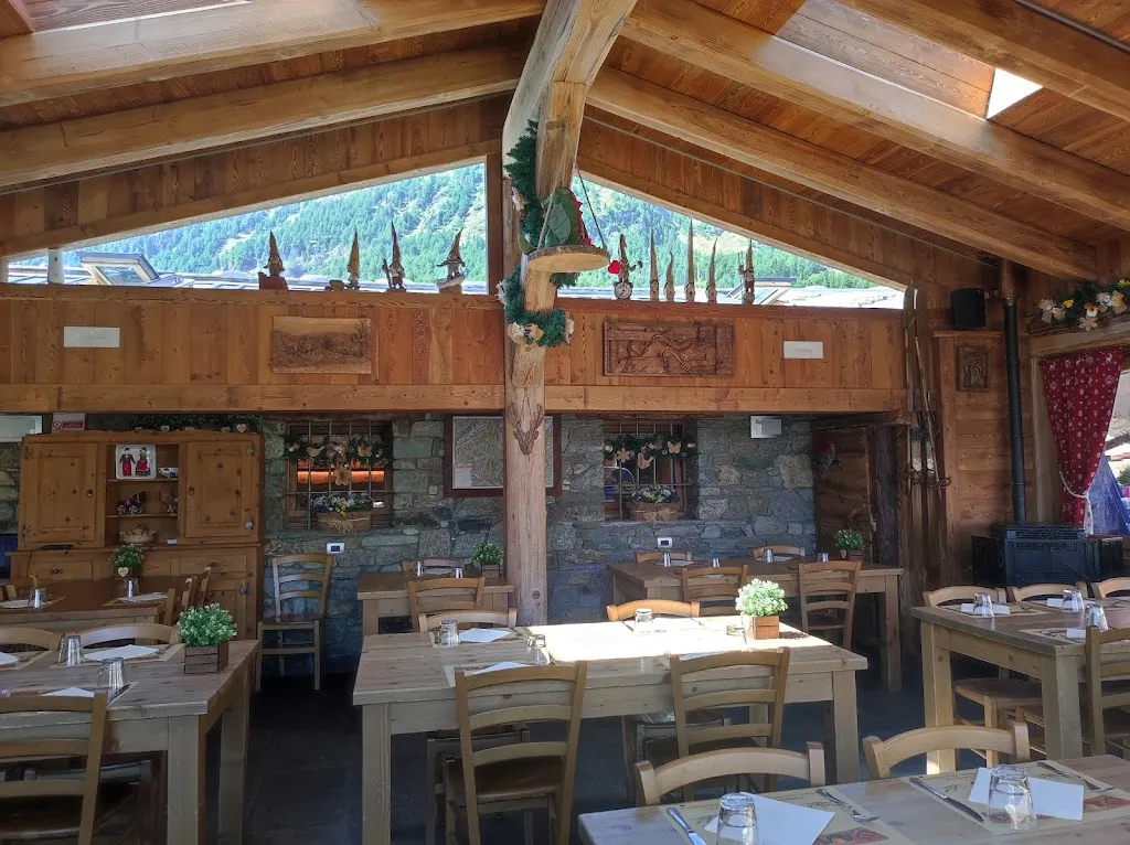 Les Montagnards restaurant in Mongnod