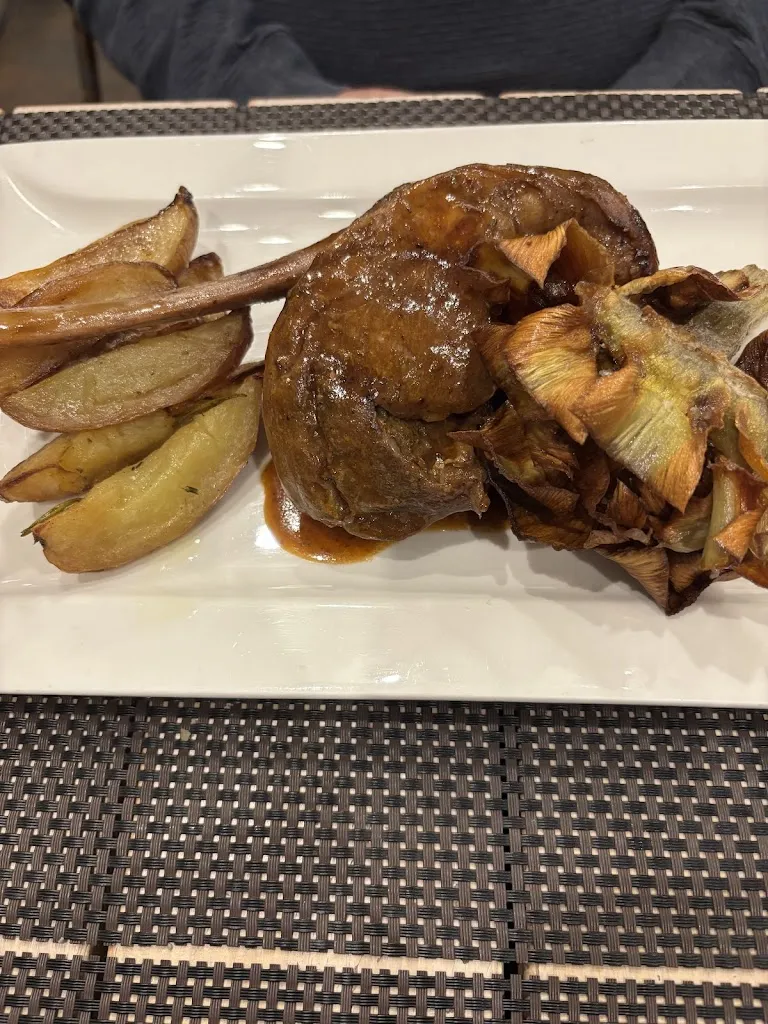 Adrienne Moore_MiVà_Prati_review