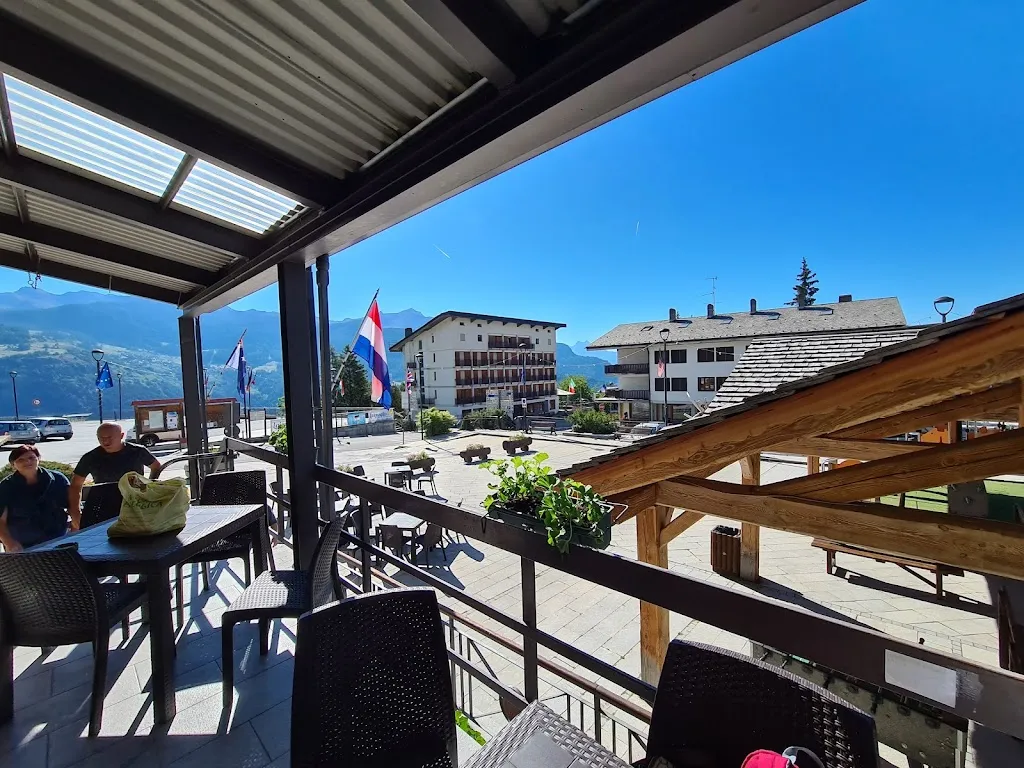 BAR Mignon restaurant in Mongnod