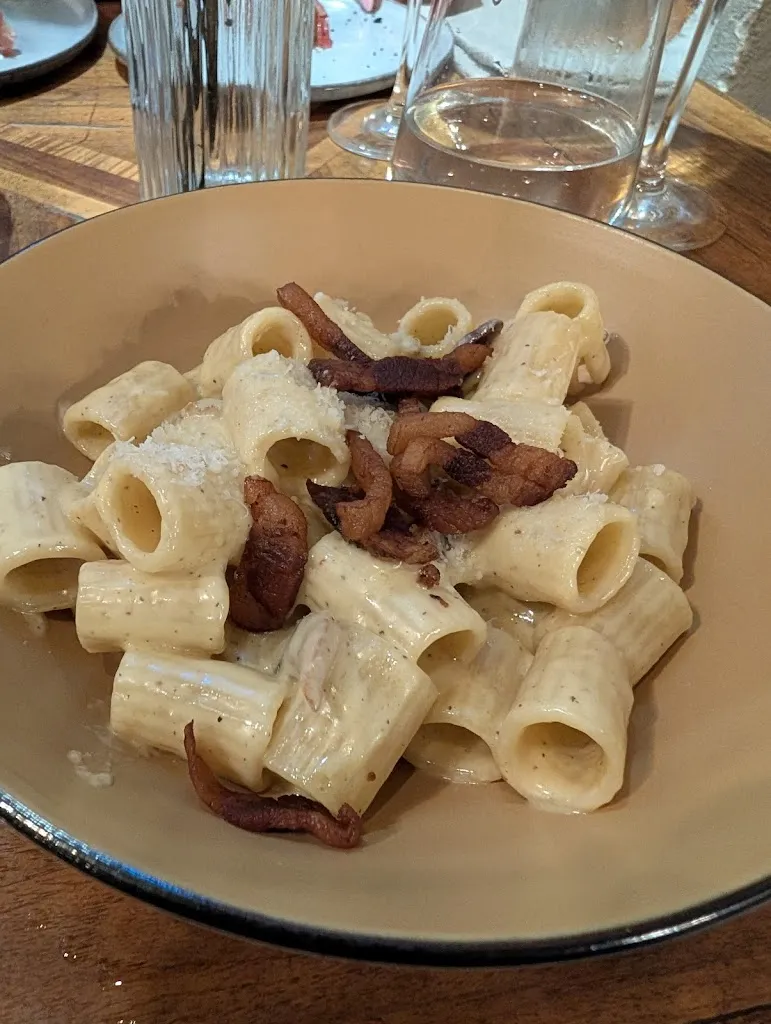 Dominick_TAVOLA BOTTIGLIERIA CON CUCINA_Prati_review