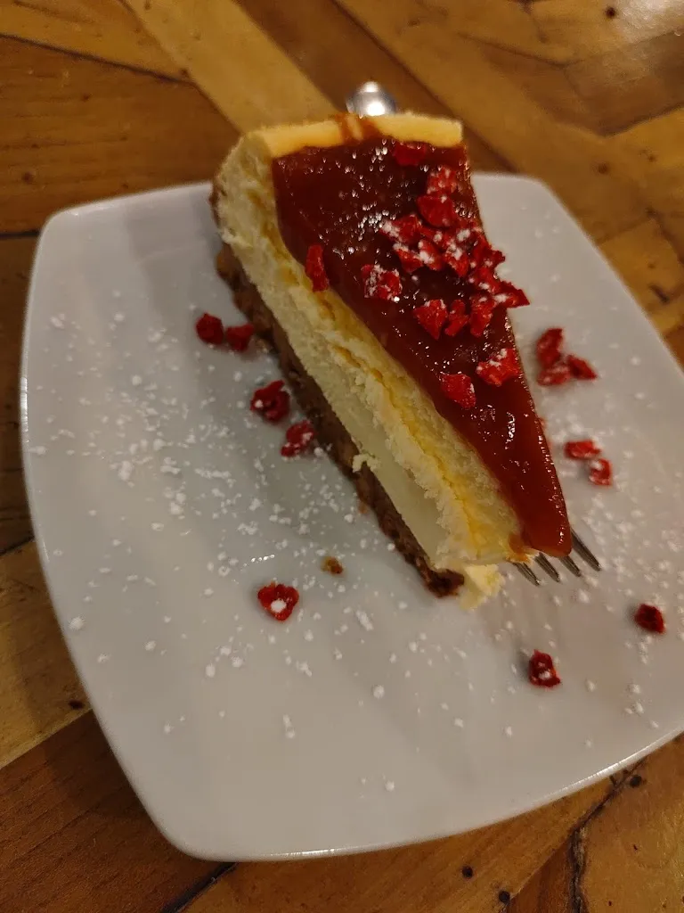 Amy Rutkowske Coon_TAVOLA BOTTIGLIERIA CON CUCINA_Prati_review