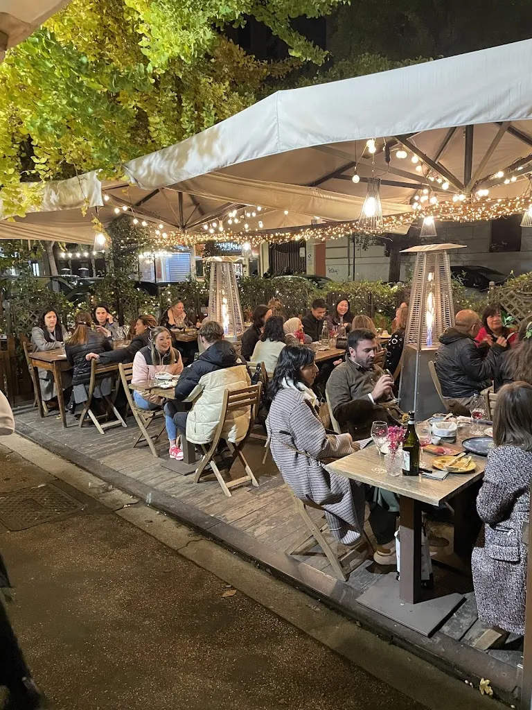 TAVOLA BOTTIGLIERIA CON CUCINA_Prati_slider_image_1