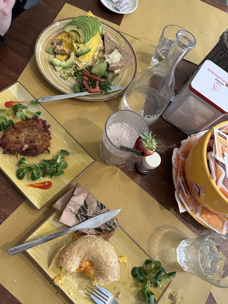 Elizabeth Cole_Café Mémé bistrot_Prati_review