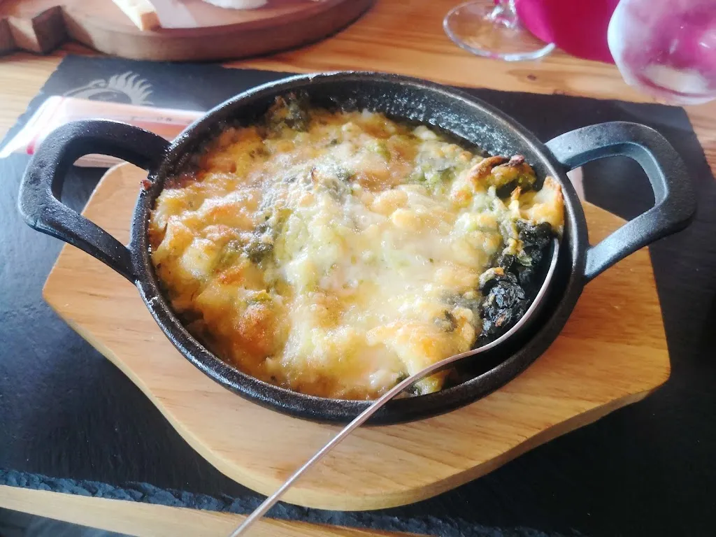 Jour et Nuit restaurant in Mongnod