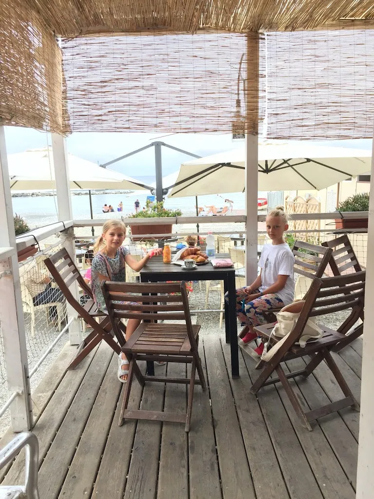 Jasmine Gage_il baretto di Ivo_Recco_review