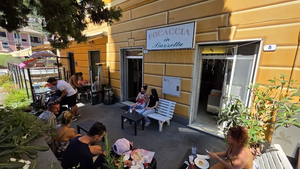 Focaccia In Piazzetta restaurant in Recco