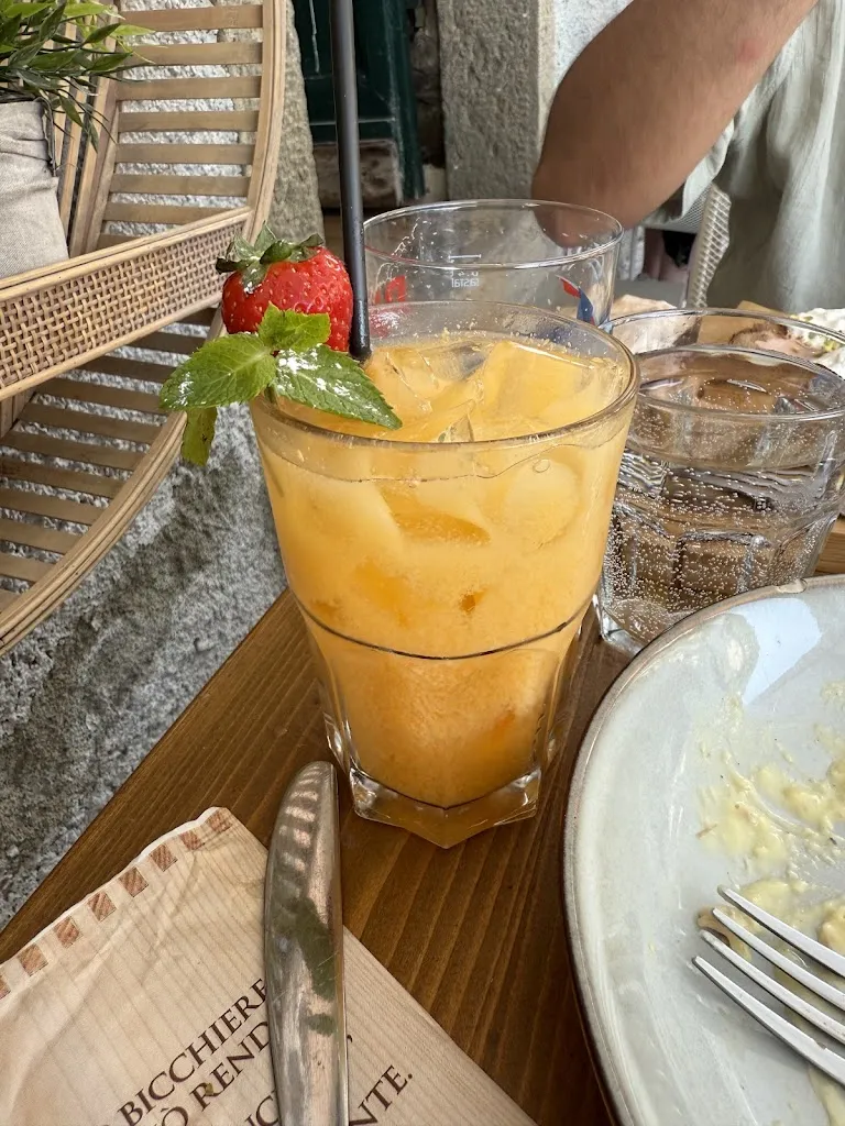 Emé Bentancur_Old School Cocktails & Food_Riomaggiore_review