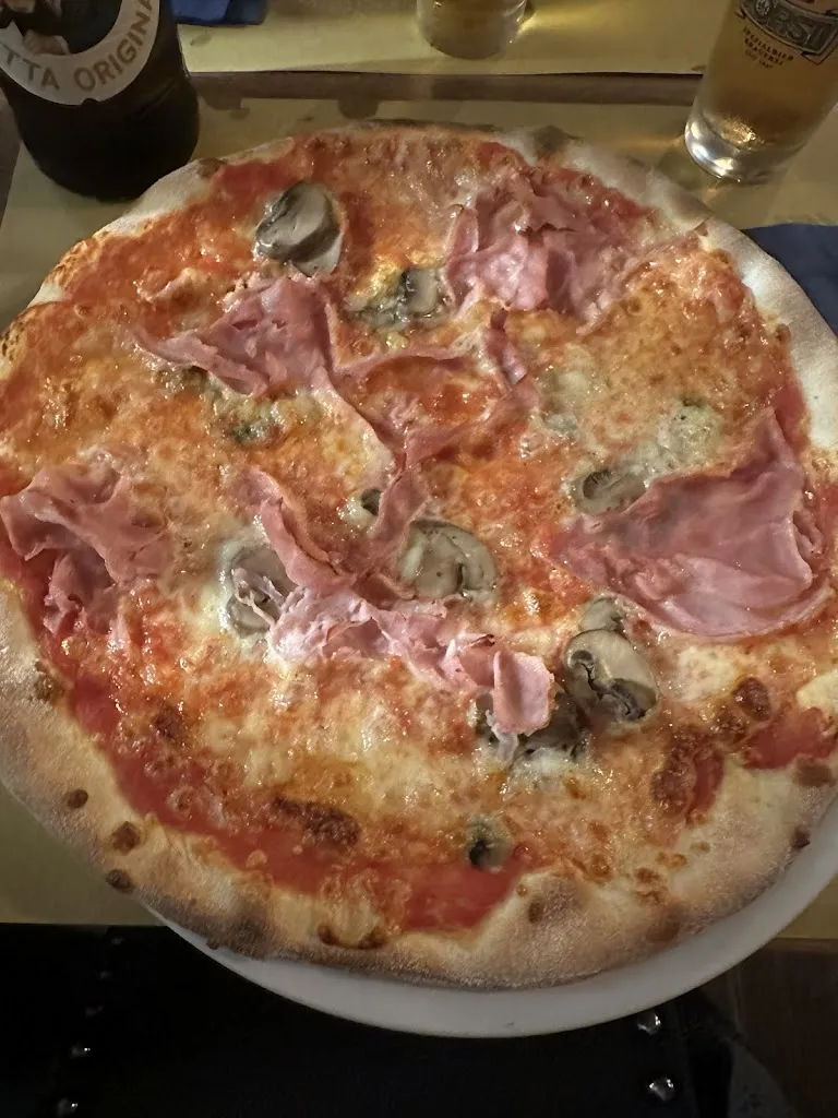 Madita Krieg_Pizzeria & Bar Cocktails Cacciatori_Rossiglione_review