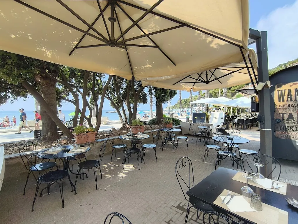 Taipei Music & Lounge Bar restaurant in San Lorenzo al Mare