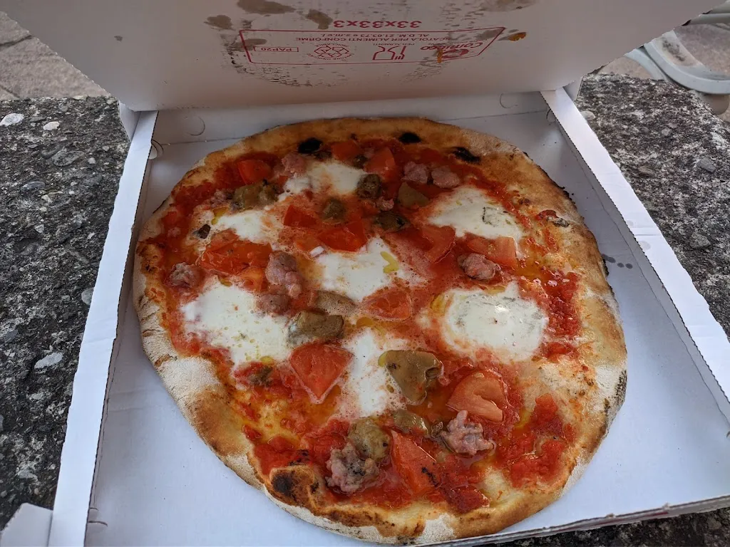 Zoltan Nyakacska_Il Borgo_Santo Stefano di Magra_review