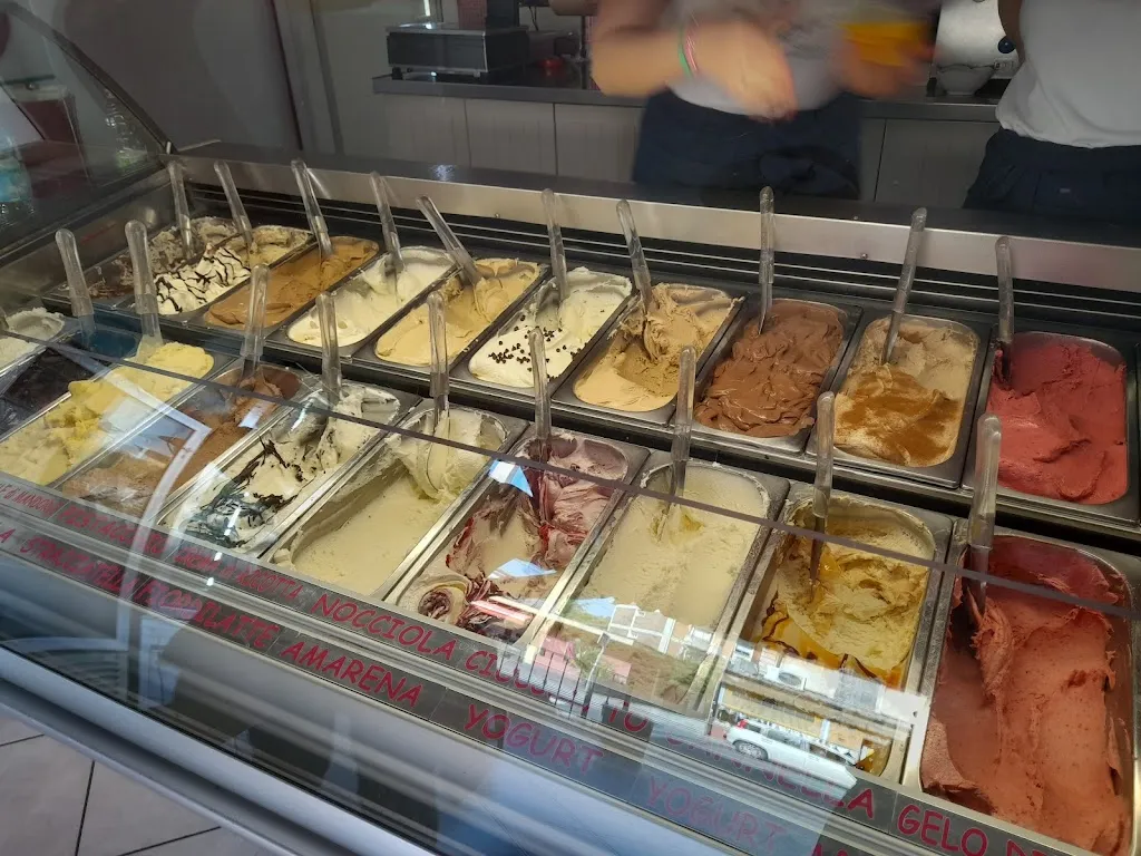 Gelateria Lorenzo restaurant in Santo Stefano di Magra