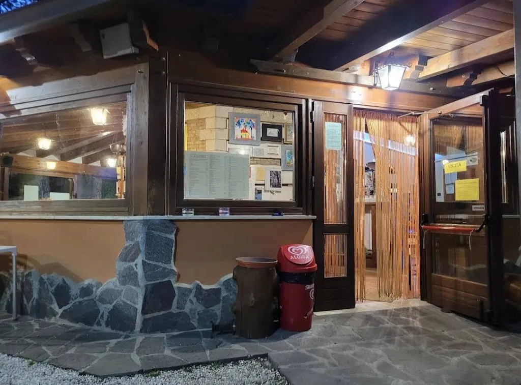 THE KIOSK Bar Pub Paninoteca restaurant in Alfedena