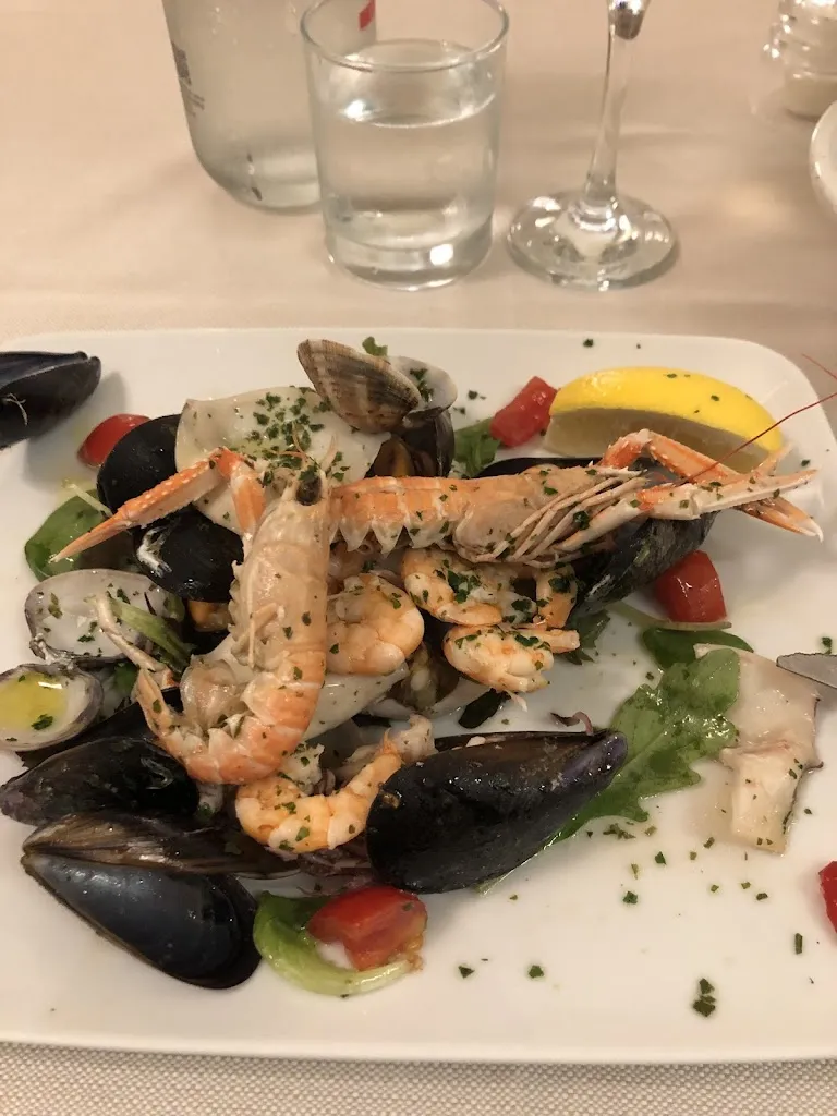 anna azilli_Il Viandante_Sarzana_review