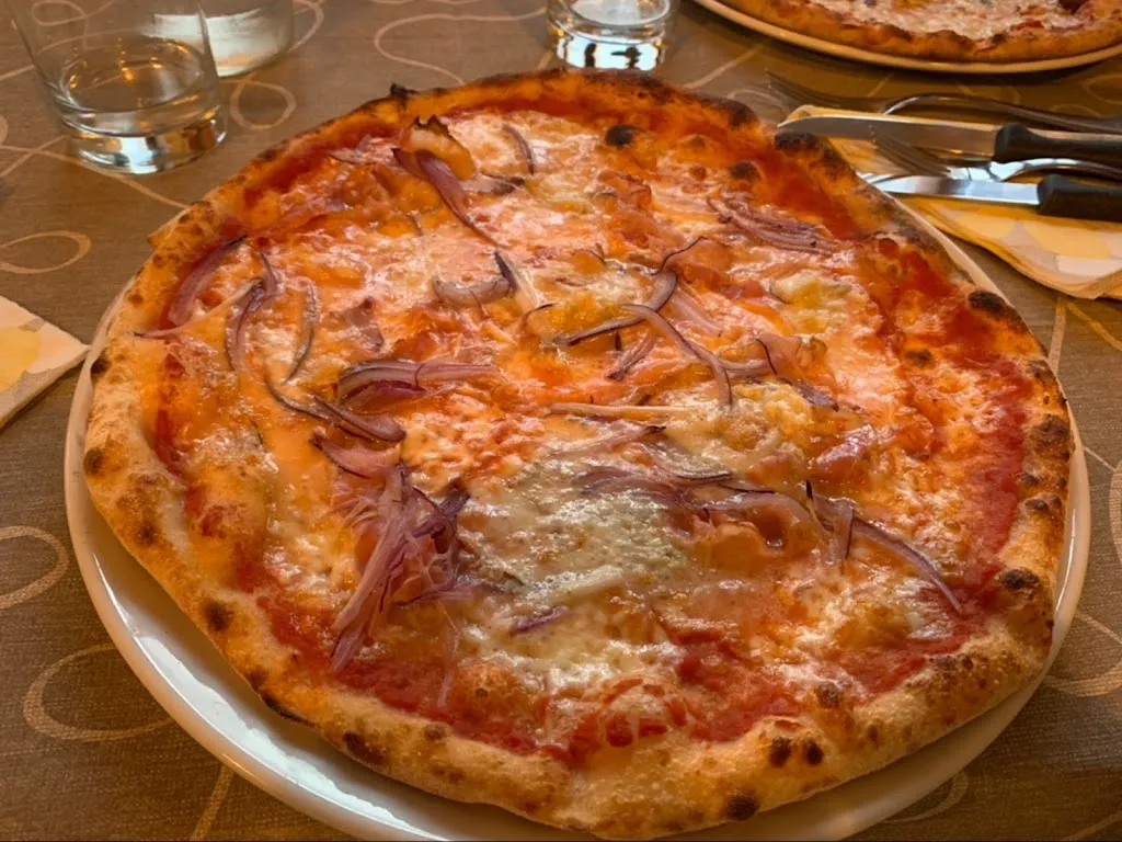 Roberto Monanni_La Piazzetta Savignone_Savignone_review