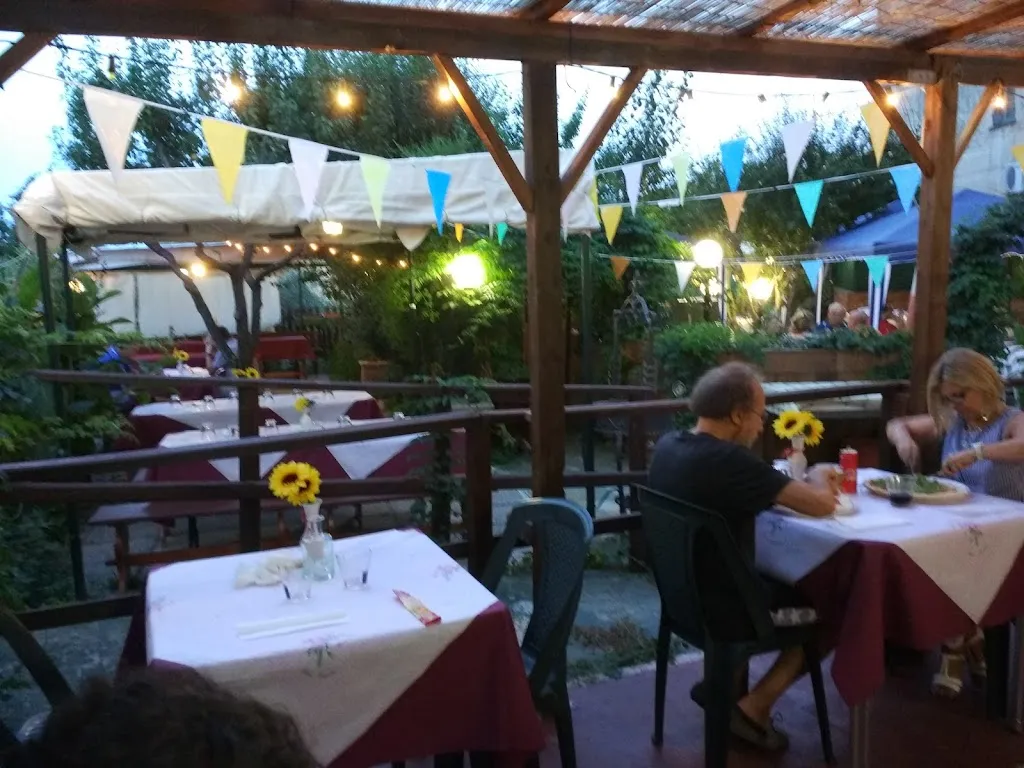 Bar Trattoria Pizzeria della Piazza restaurant in Sciarborasca