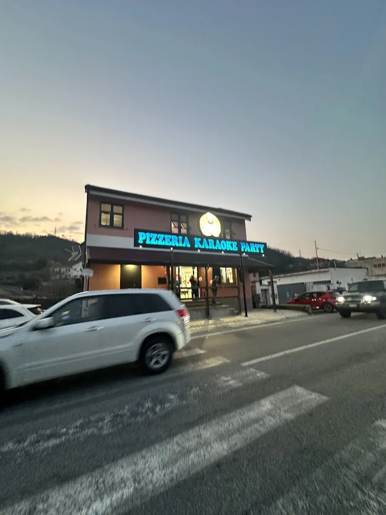 Pizzeria Karaoke Party_Serra Riccò_slider_image_2