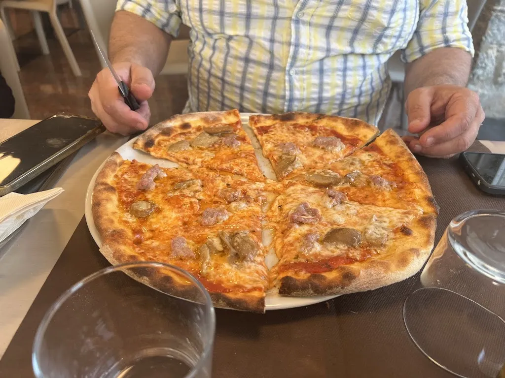 Susana Luna_Bar-Pizzeria Le Grotte da MaMa'_Toirano_review