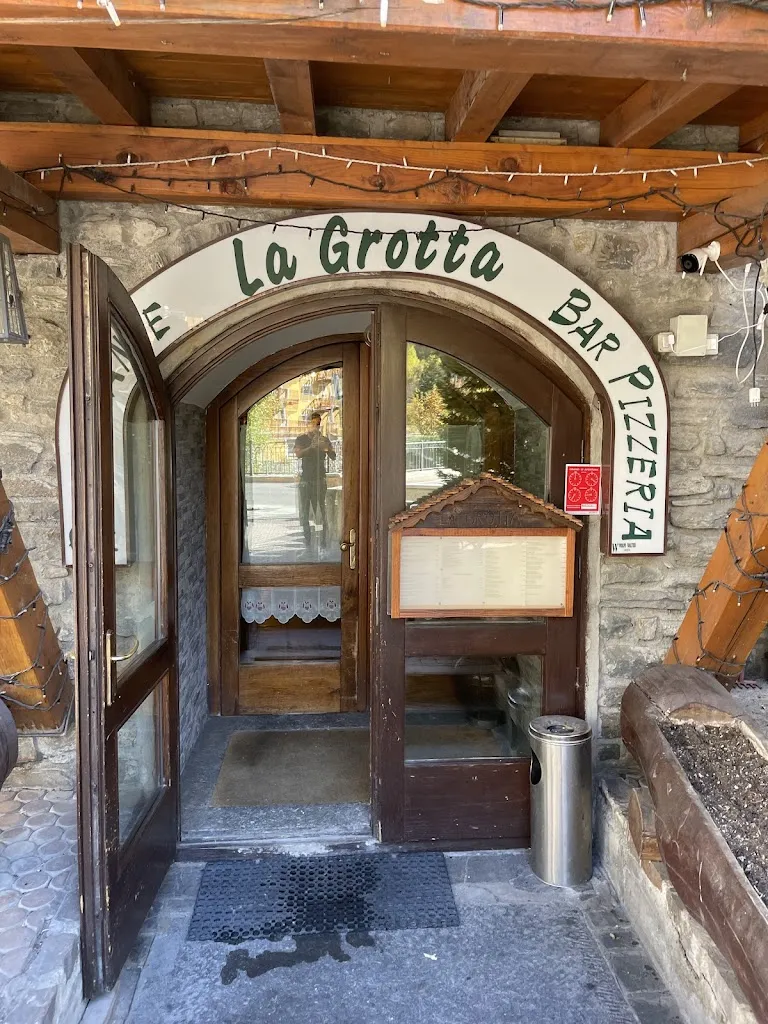 La Grotta Ristorante Pizzeria restaurant in La Thuile