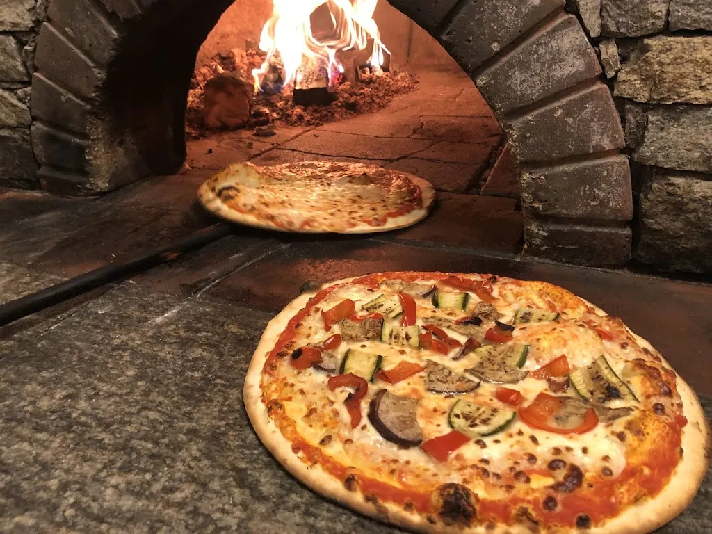 La Grotta Ristorante Pizzeria_La Thuile_slider_image_2