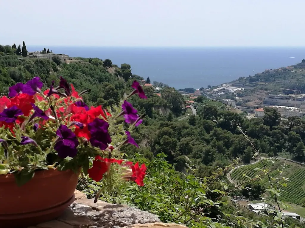 Monique Könning_La Casaccia_Taggia_review