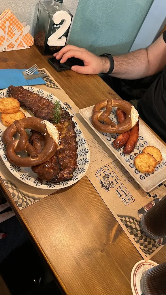 Anastassiya Zobenko_Schatten Am See_Taggia_review