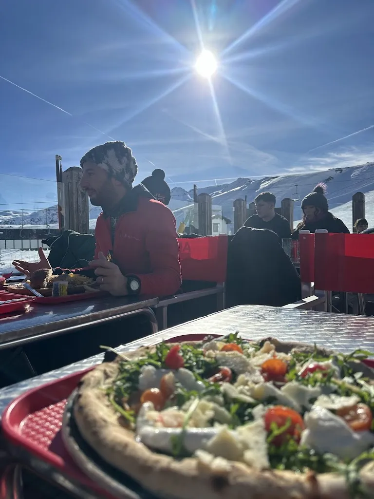 Jessica Kassis_Le foyer Bar Restaurant_La Thuile_review