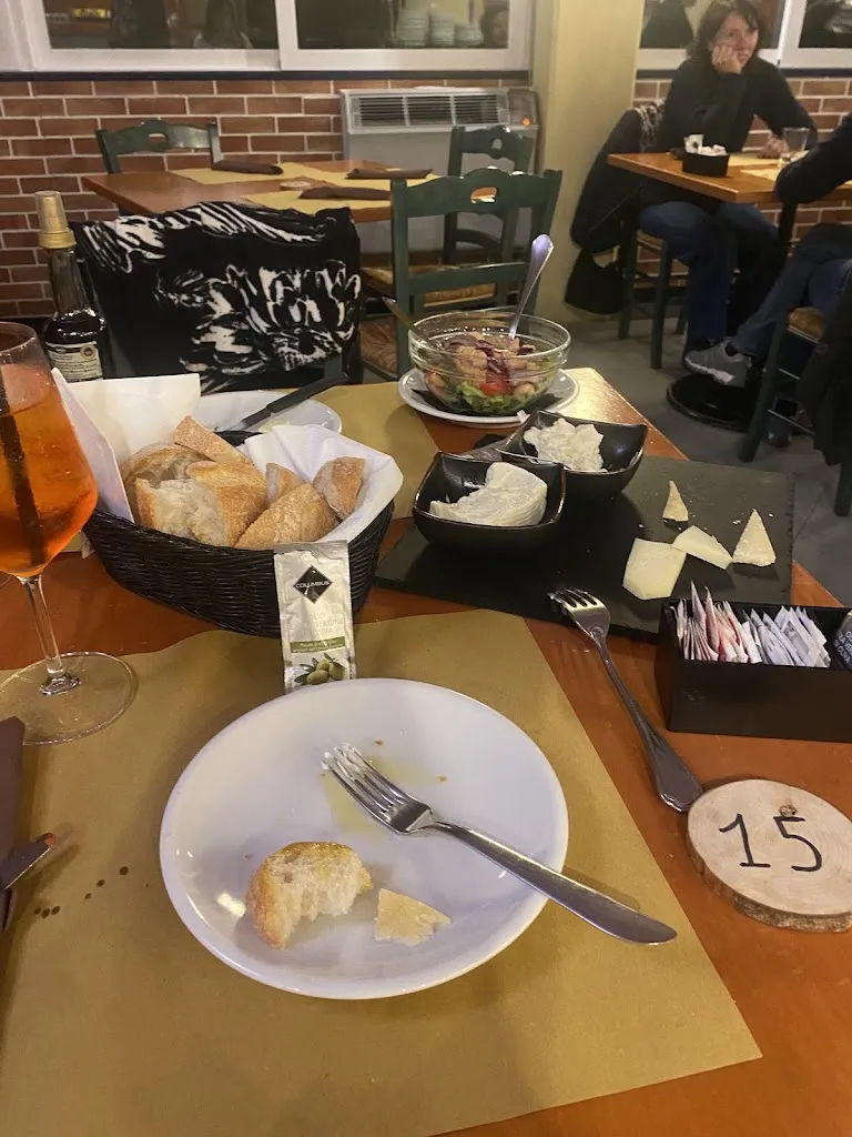 Consty Requena_L`Incontro_Varese Ligure_review