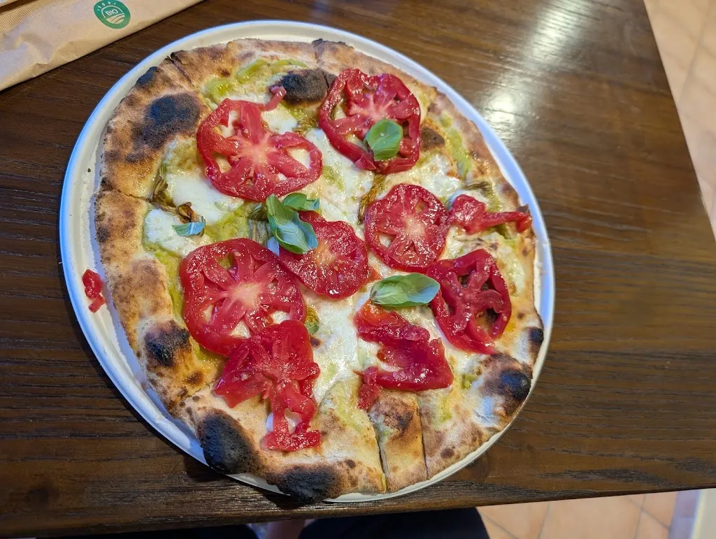 PIZZA MOMO_Vallecrosia_slider_image_2