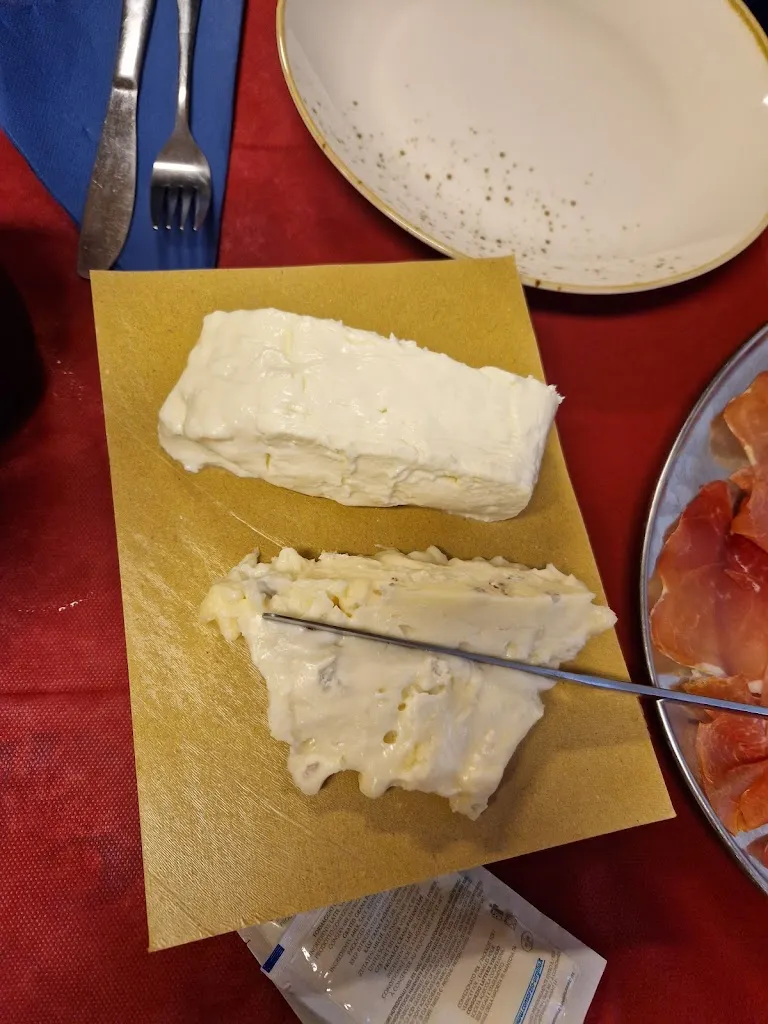 Carlitospisa Tevez_Panigacceria il testo bianco_Vezzano Ligure_review