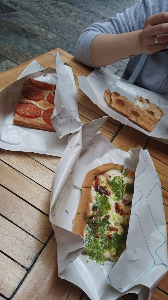 Valeria L _Focacceria Henry - La Vesuviana_Varazze_review