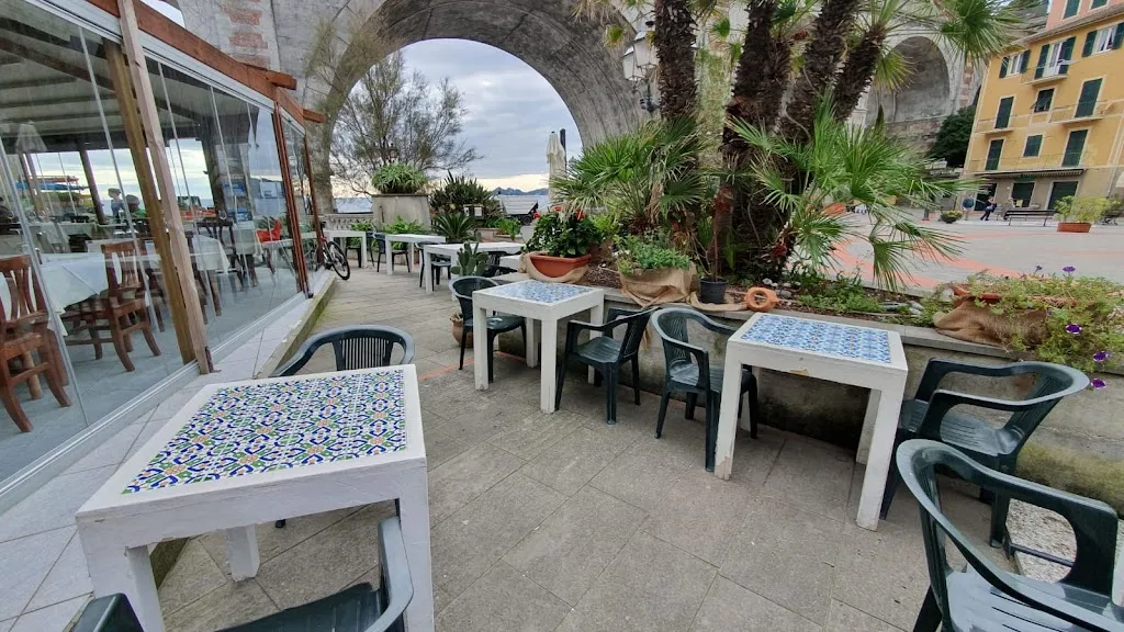 Tordo Rosso Srls restaurant in Zoagli