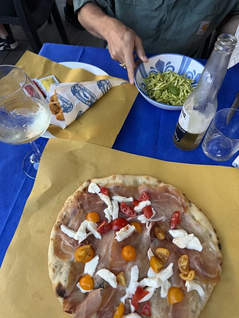 Eva van den Berg_Ristorante pizzeria La Piazzetta_Zoagli_recensione