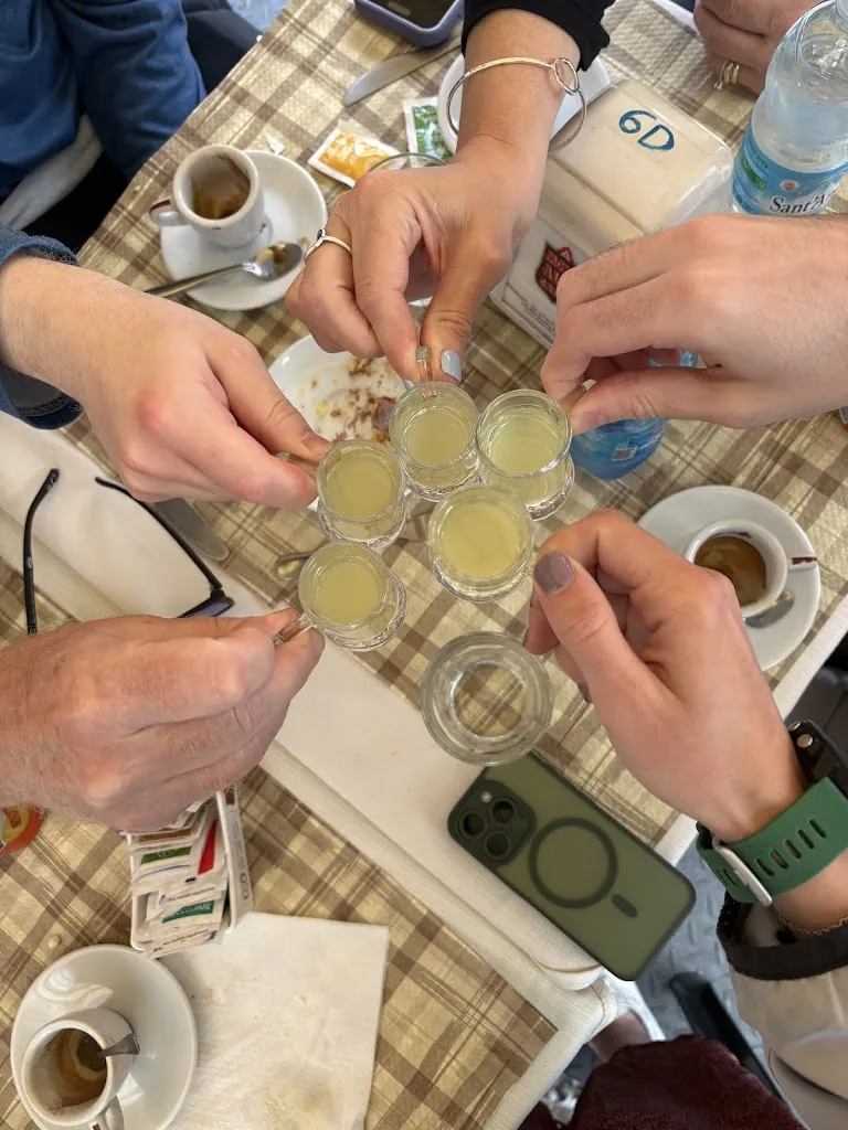 Derek Schneider_IARI'S bar_Ventimiglia_review