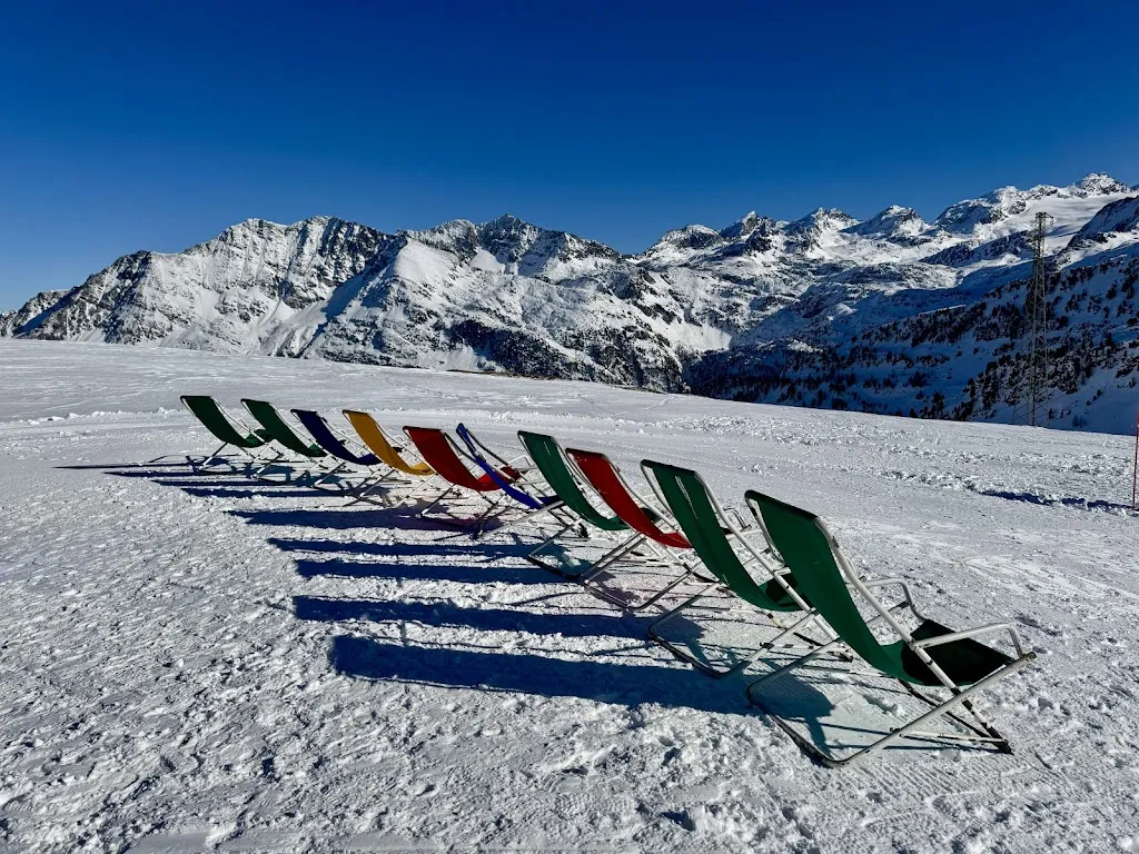 lou burrows_Offshore Bar_La Thuile_review