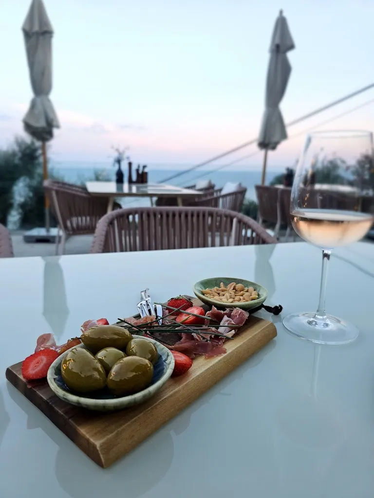 Alex Kabanova_Bar & Restaurant “Mangiare al Mare”- Fusion Food & BBQ_Ventimiglia_review