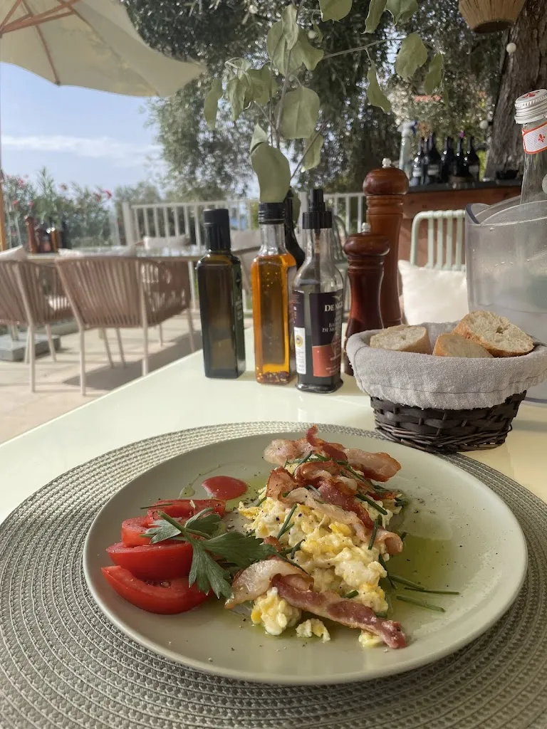 Casey Parks Ziegler_Bar & Restaurant “Mangiare al Mare”- Fusion Food & BBQ_Ventimiglia_review