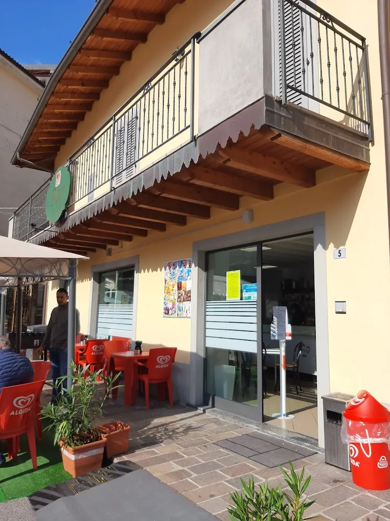 Giuliano Colasante_Bar la sosta_Adrara San Rocco_Bewertung