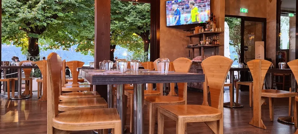 Lido La Favola restaurant in Abbadia Lariana