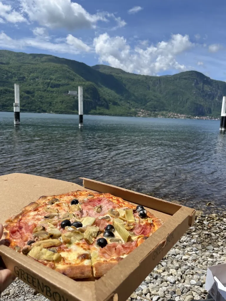 Mona Hashemi_Pizzeria Pace_Abbadia Lariana_review