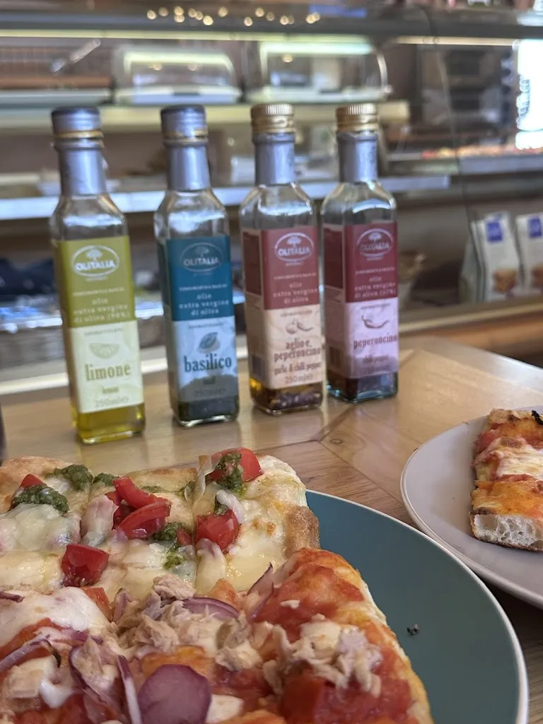 Simon Russy_Aluura Focacceria e Alimentari_Abbadia Lariana_review