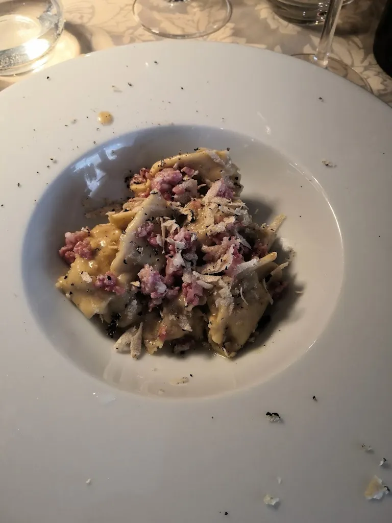 Máté Kemenczey_First King restaurant bar_Abbadia Lariana_review