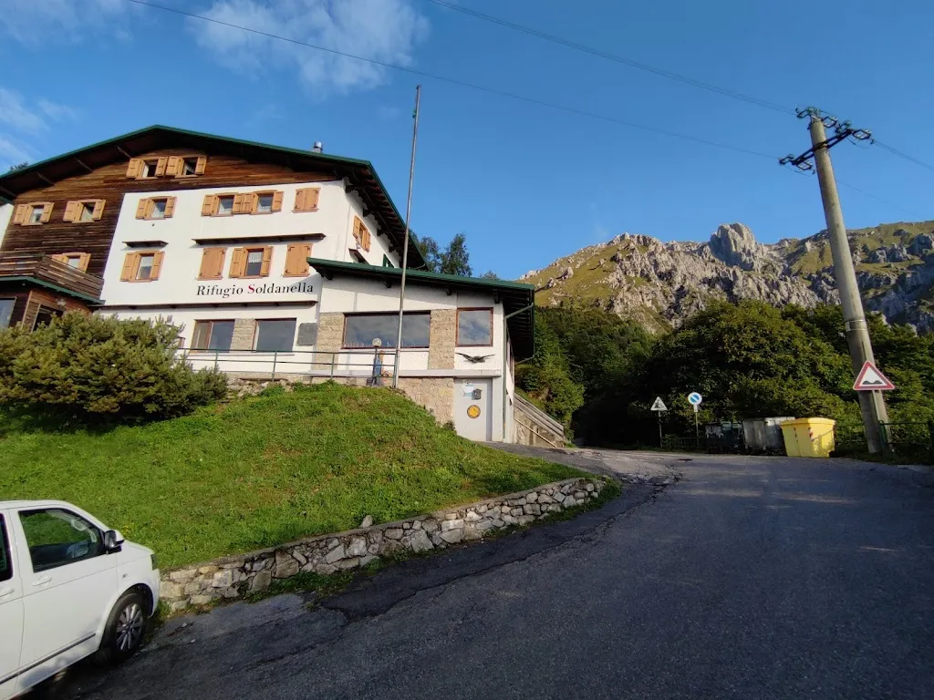 Julian Huber_Rifugio Soldanella Di Taramelli Mauro_Abbadia Lariana_review