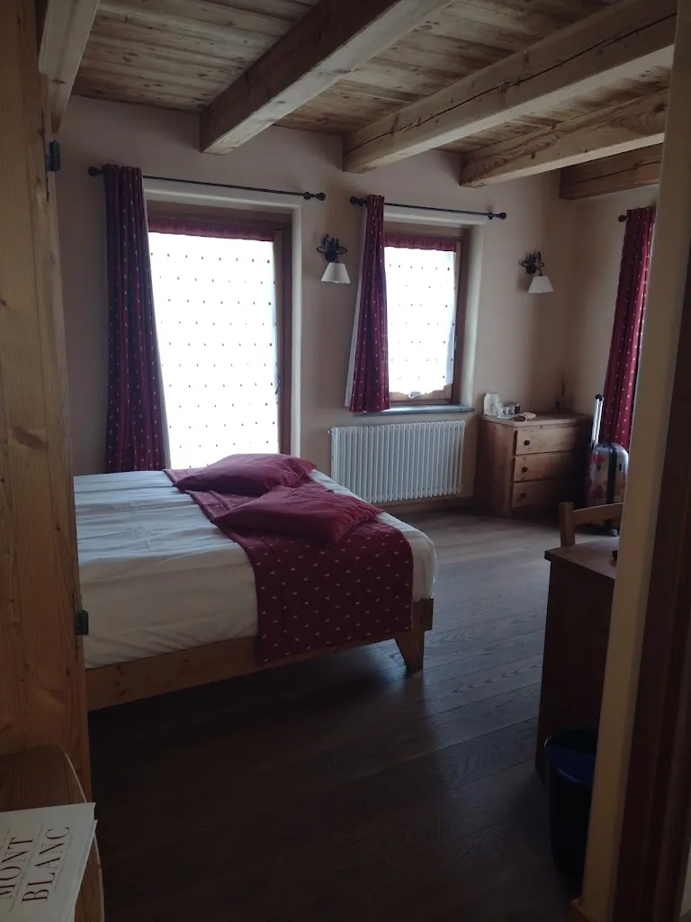 Erica Elliot_Locanda Bellevue Brůnová Srl_Prè Saint Didier_review