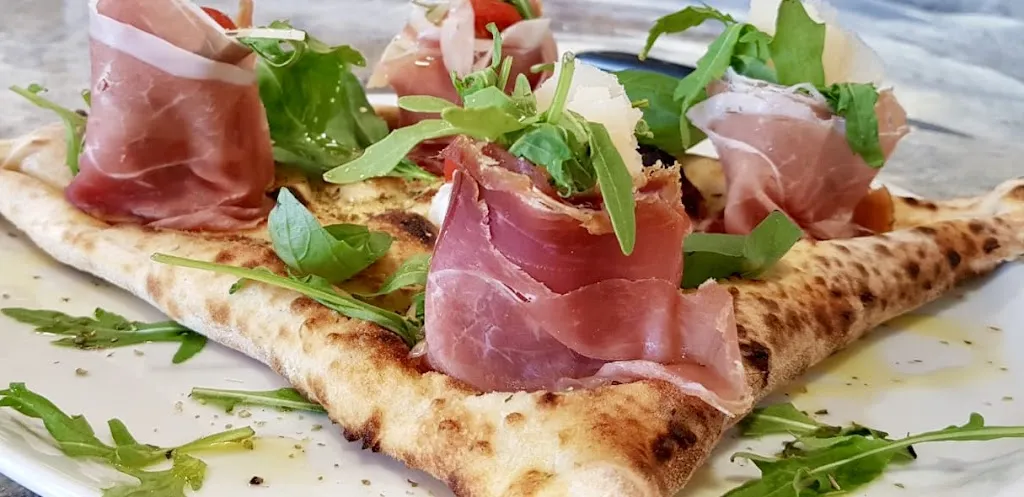 Pizzeria Ezelino's - Machebontà restaurant in Abbiategrasso