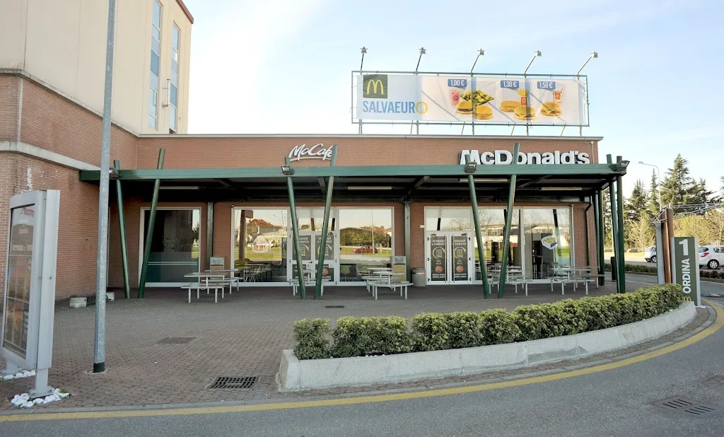 McDonald's_Abbiategrasso_slider_image_1