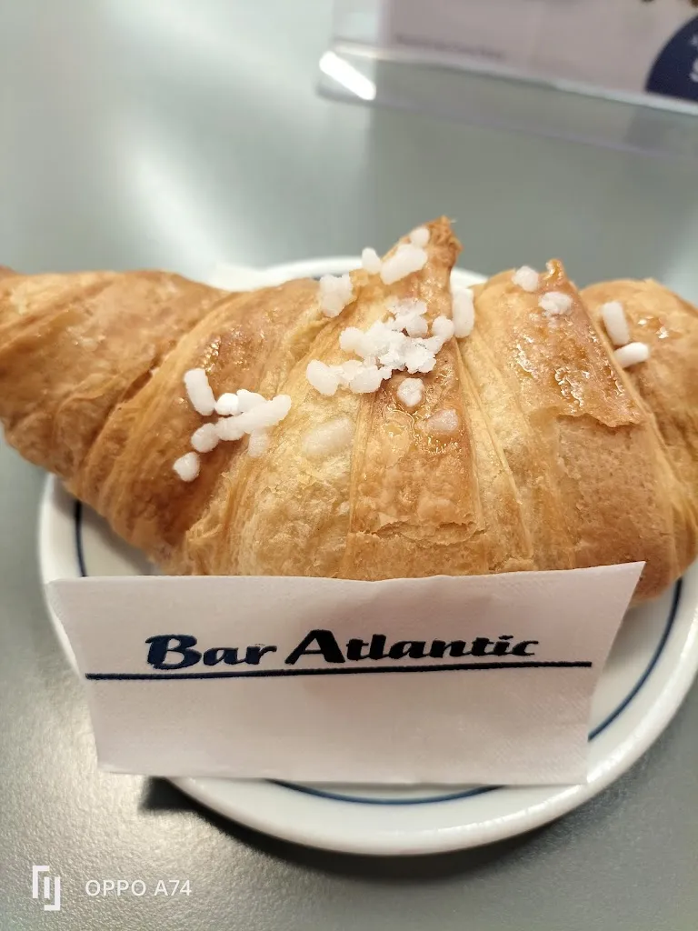 Emanuela Viola_Bar Atlantic_Abbiategrasso_review