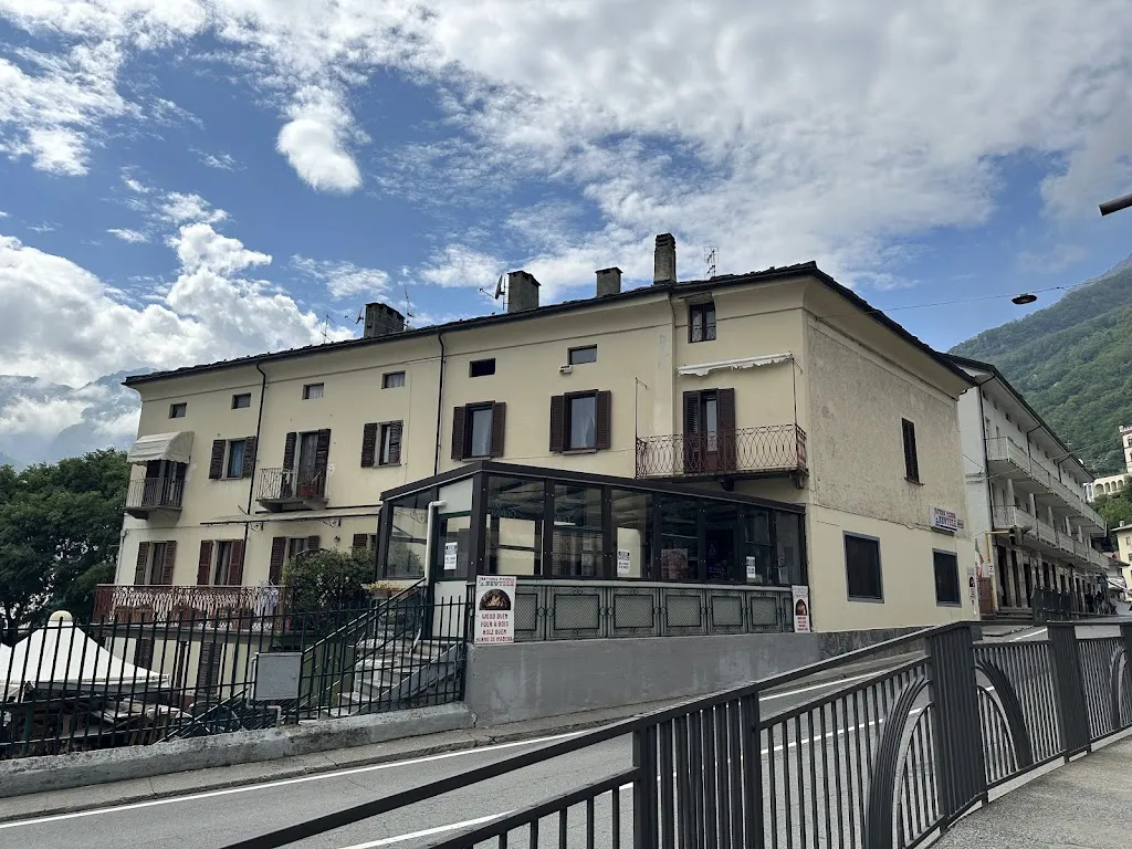 Andrew Hopkins_Trattoria pizzeria New York_Pont-Saint-Martin_review